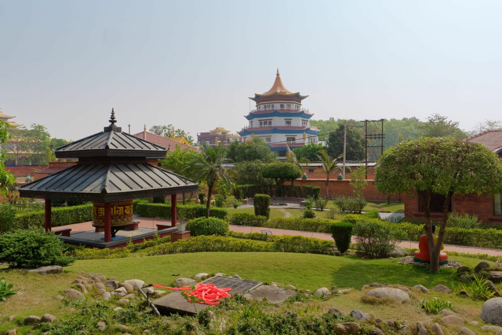 1. Nepal Sehenswürdigkeit: der Lumbini Tempel