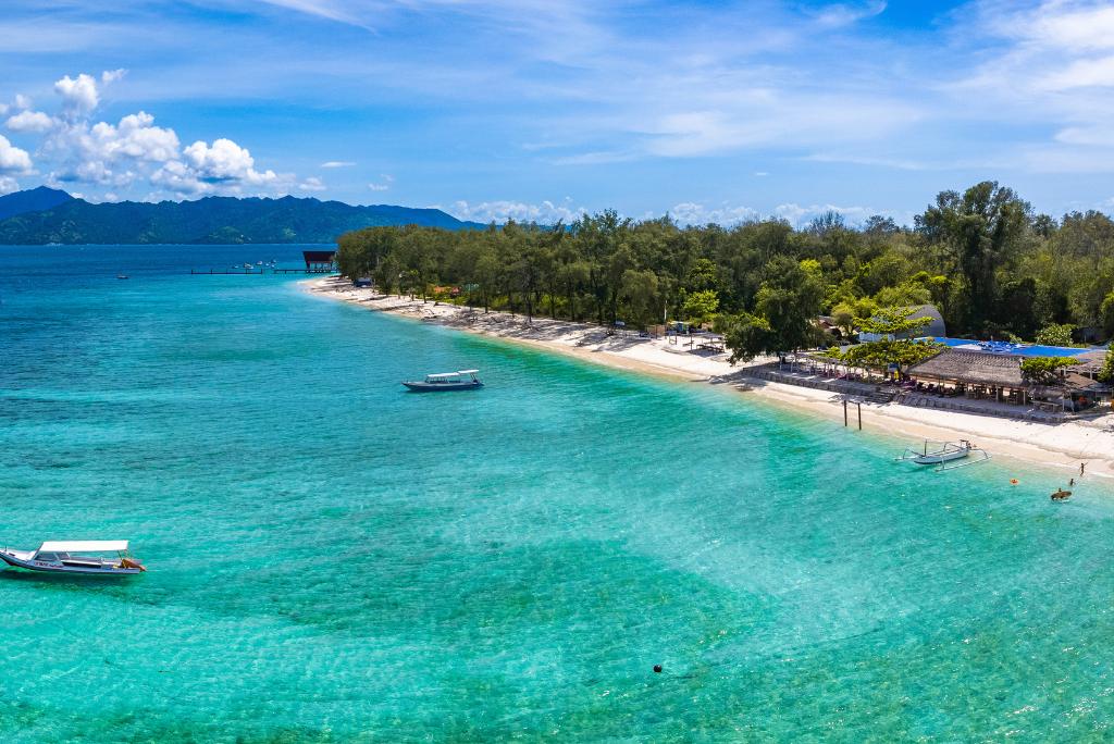 Ein Strand auf den Gili-Inseln.