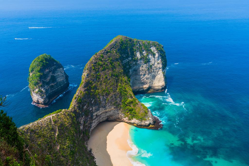 Der Dinosaurier-Strand auf Balis Nachbarinsel Nusa Penida.